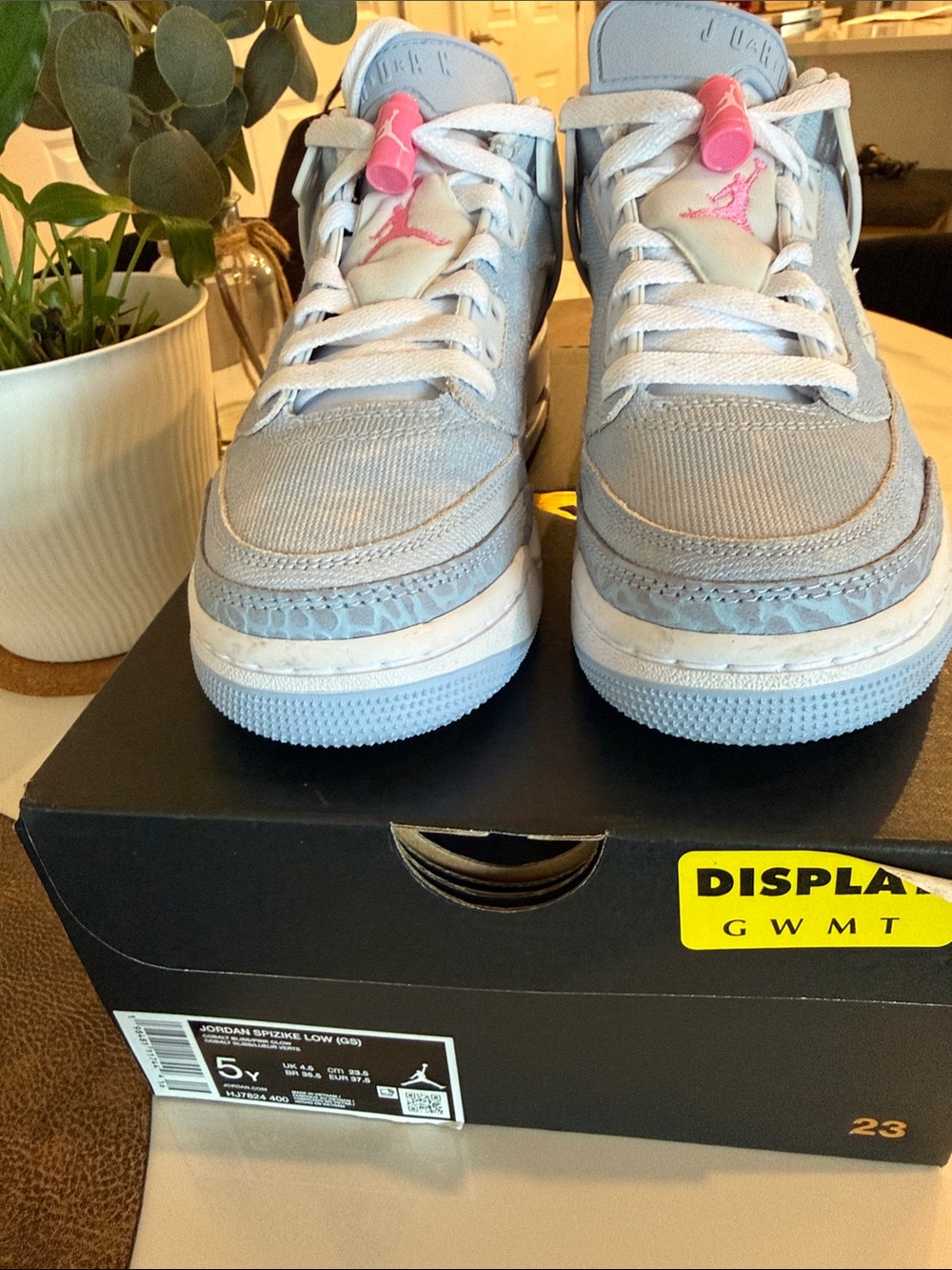 Jordan Spizike Low Kids Light Blue and Pink Low-Top Sneakers